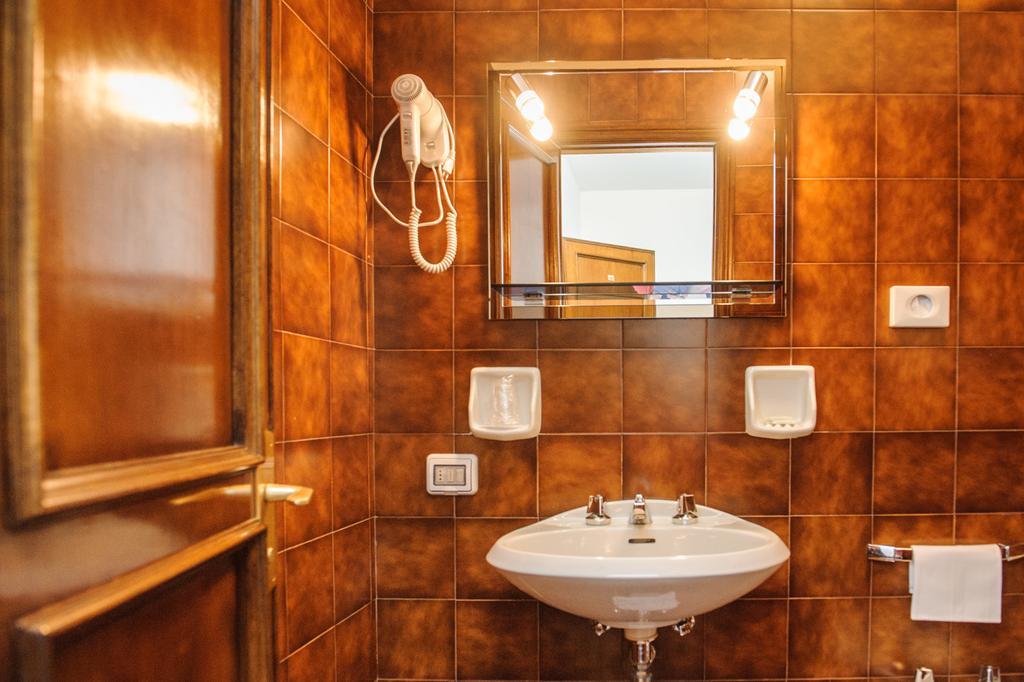גוביו Hotel Pinolo מראה חיצוני תמונה