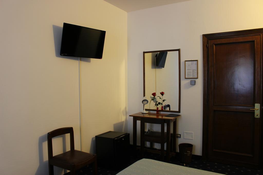 גוביו Hotel Pinolo מראה חיצוני תמונה