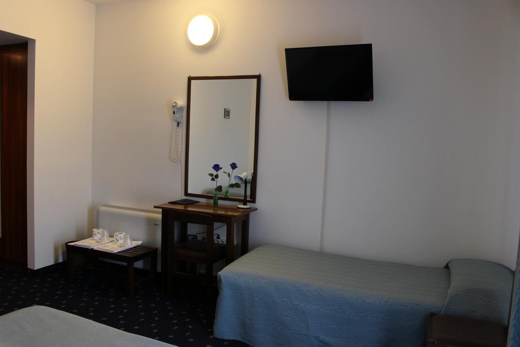 גוביו Hotel Pinolo מראה חיצוני תמונה