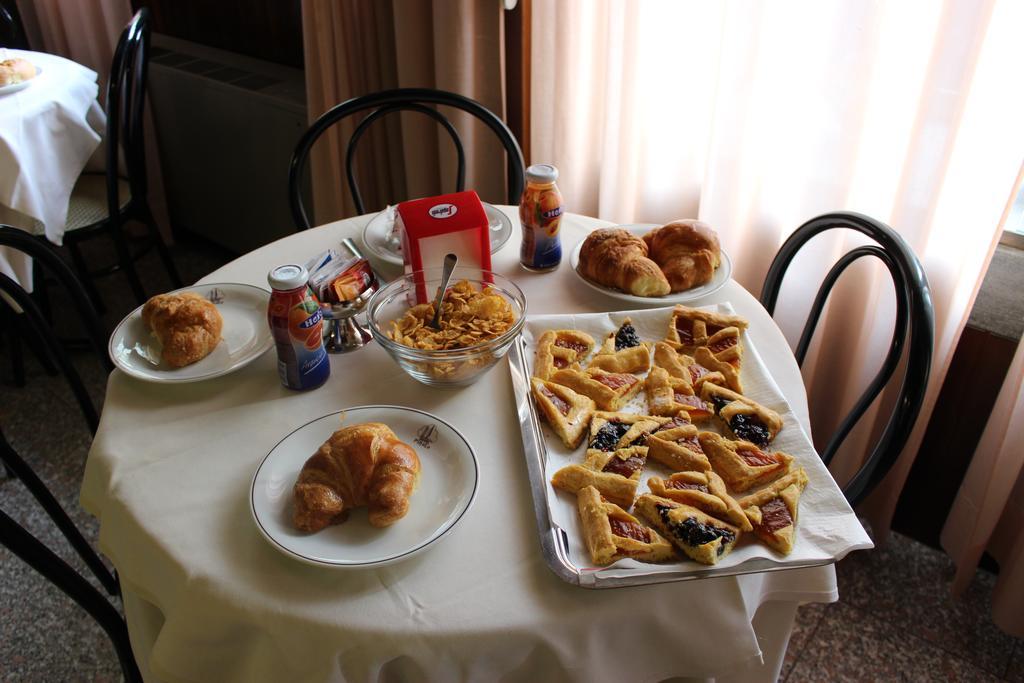 גוביו Hotel Pinolo מראה חיצוני תמונה