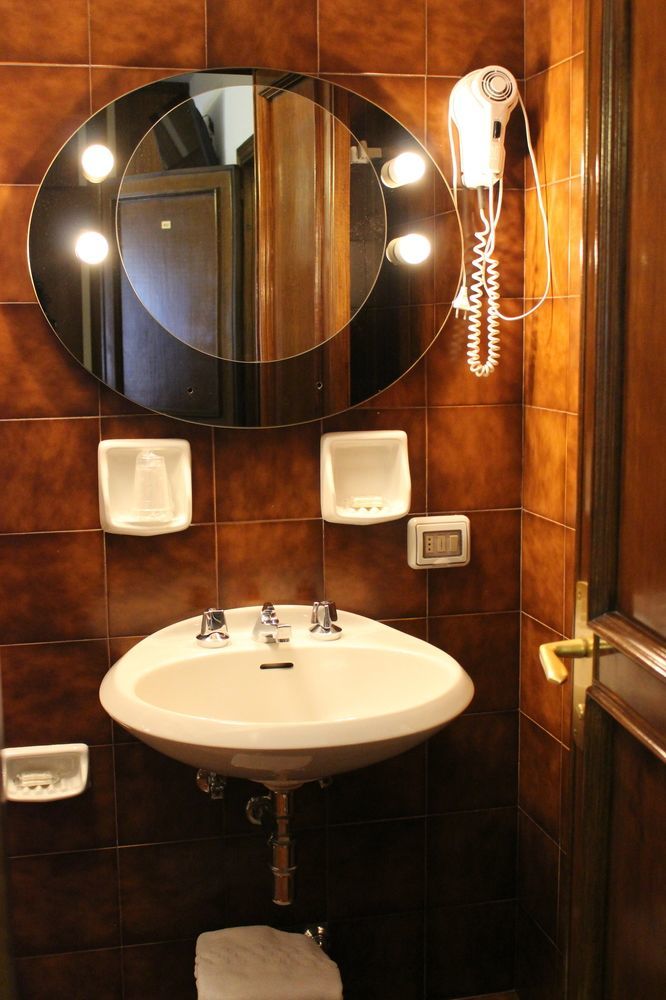 גוביו Hotel Pinolo מראה חיצוני תמונה