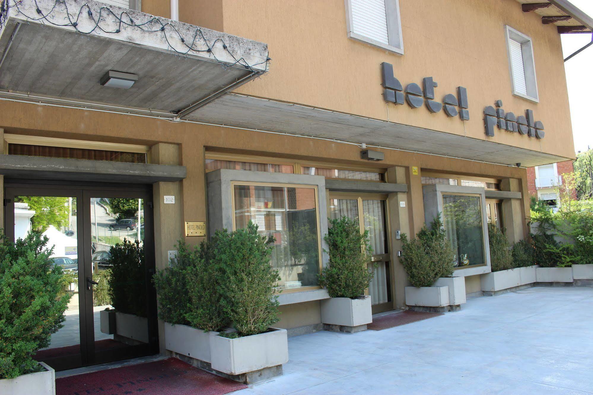 גוביו Hotel Pinolo מראה חיצוני תמונה