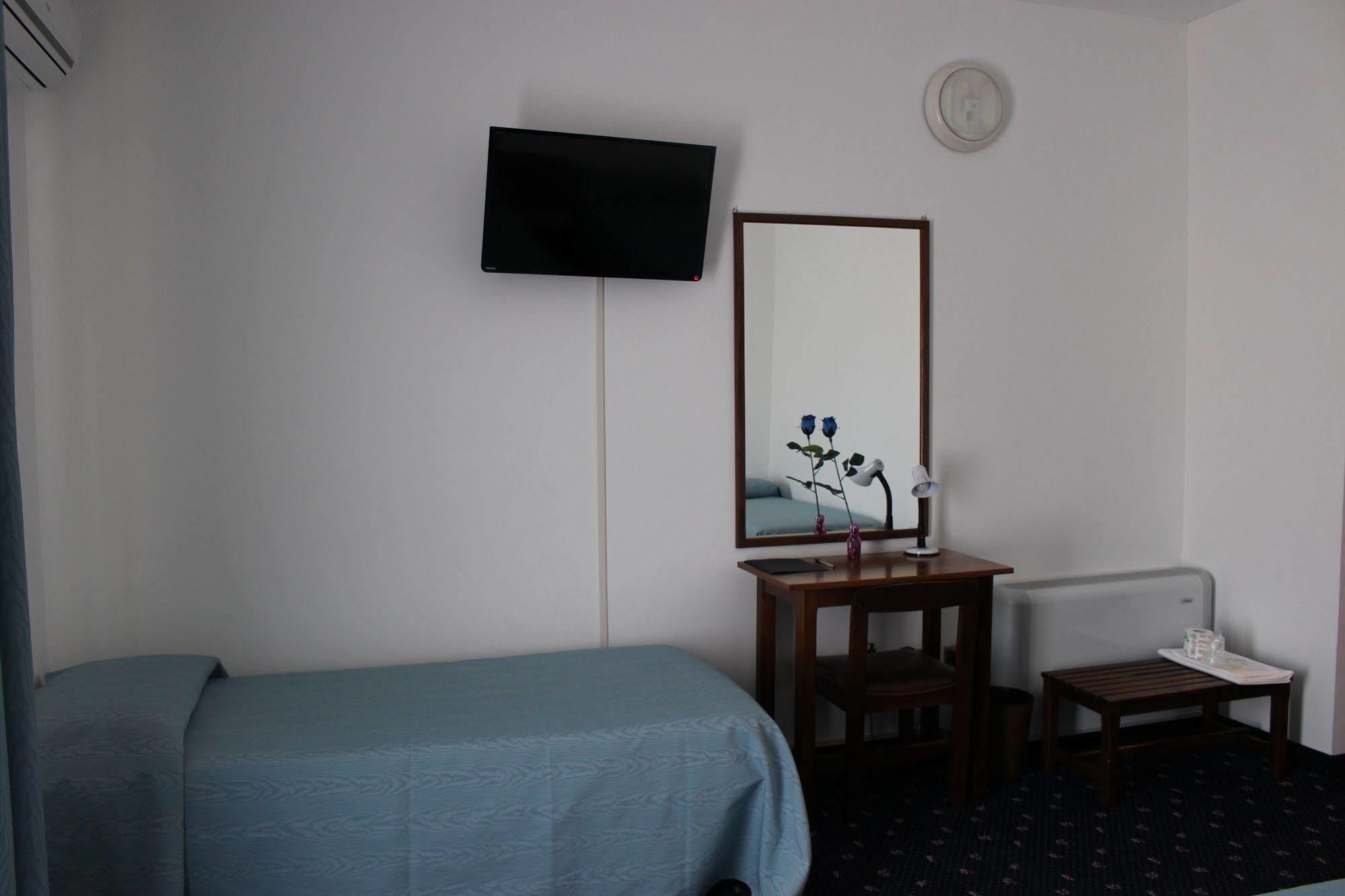 גוביו Hotel Pinolo מראה חיצוני תמונה