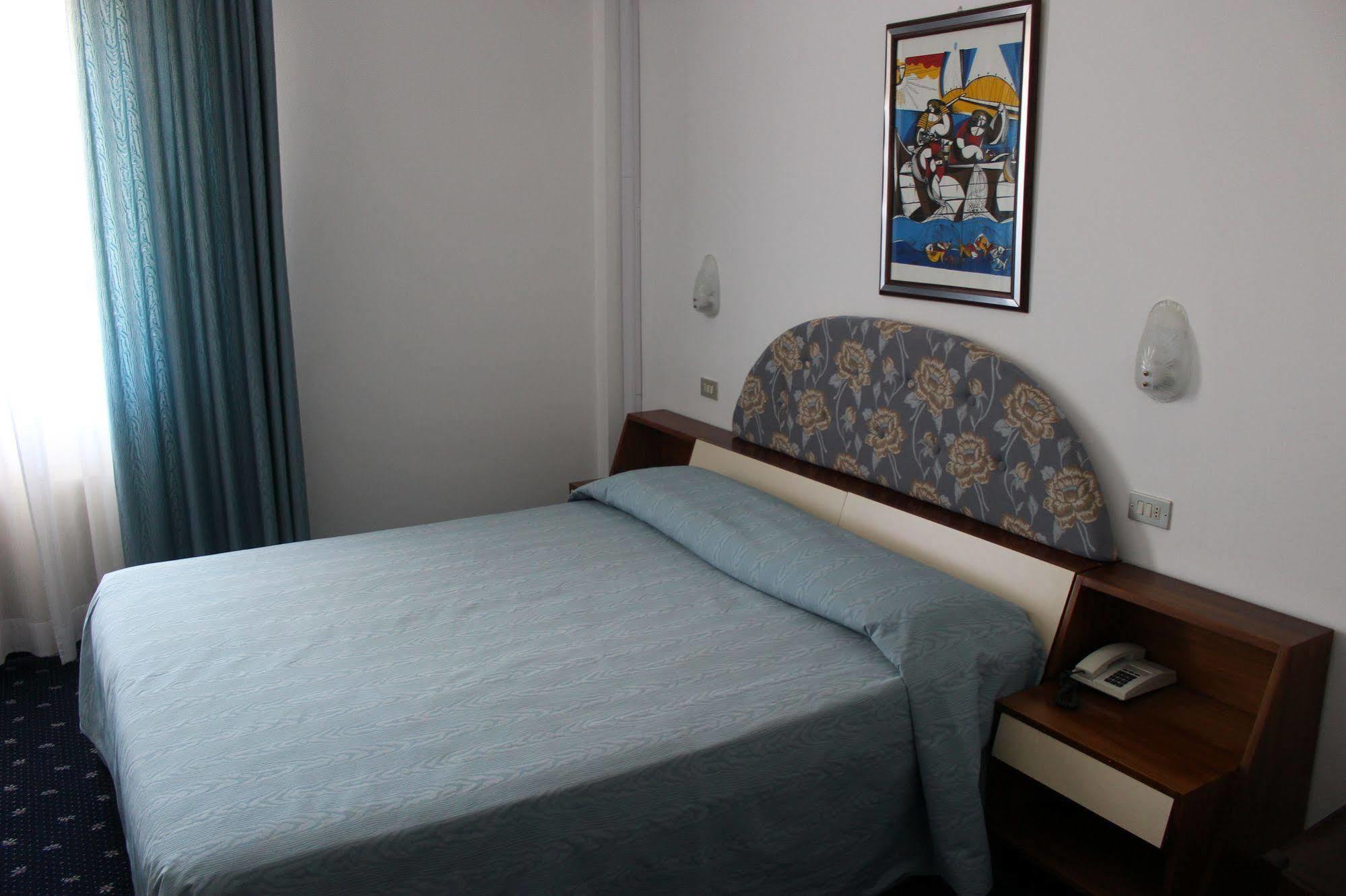 גוביו Hotel Pinolo מראה חיצוני תמונה