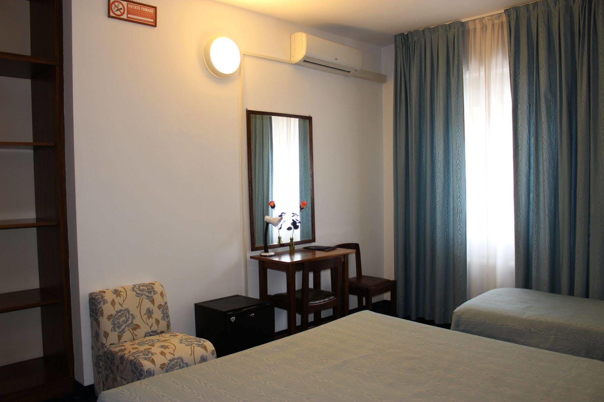 גוביו Hotel Pinolo מראה חיצוני תמונה