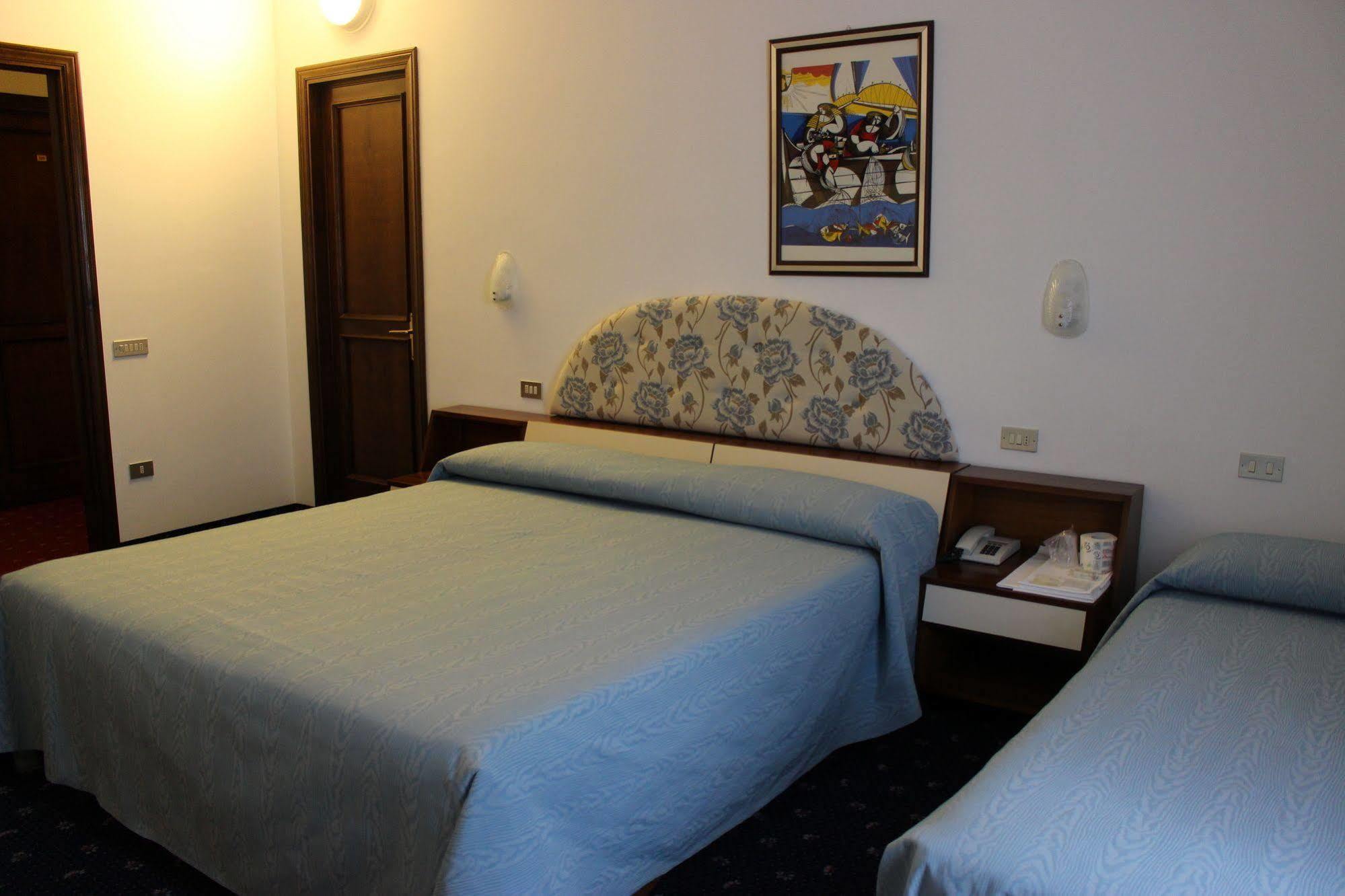 גוביו Hotel Pinolo מראה חיצוני תמונה