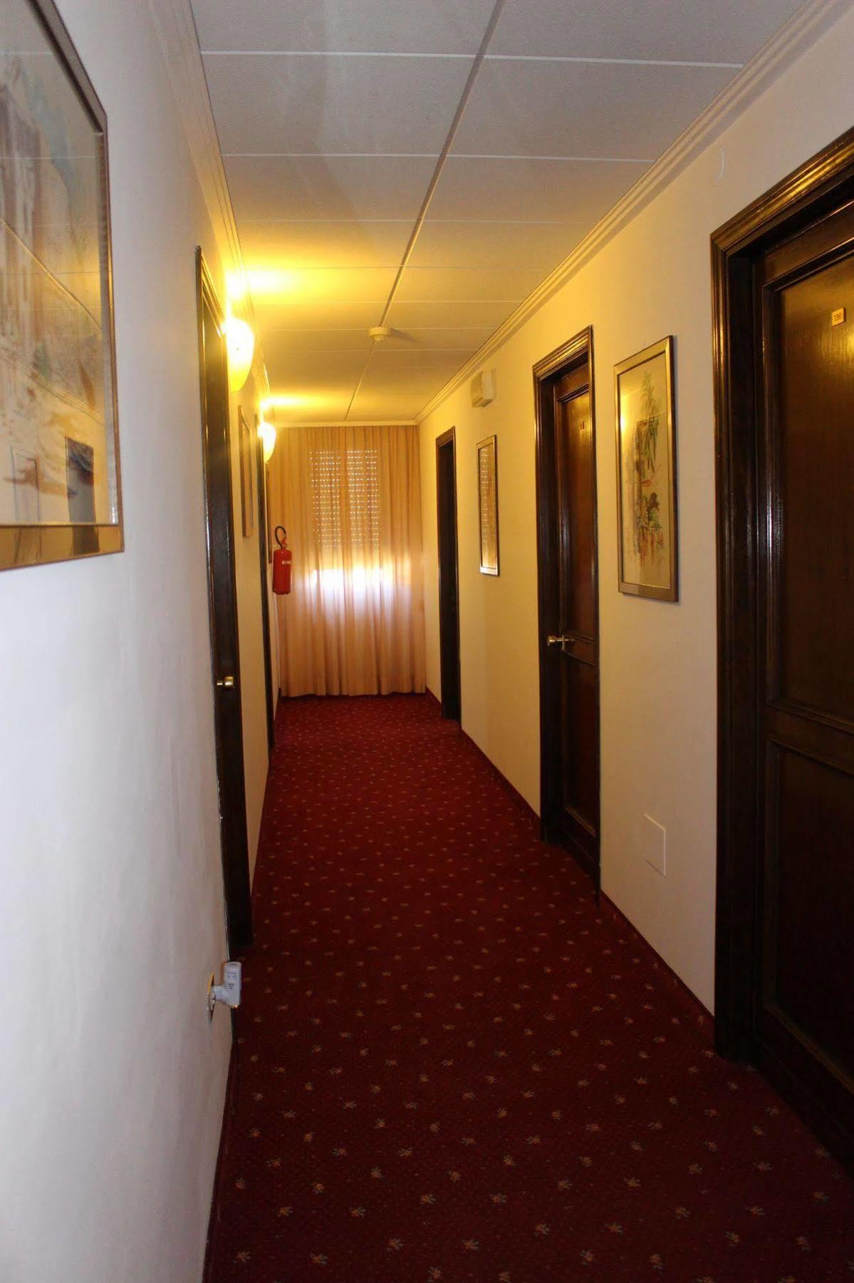 גוביו Hotel Pinolo מראה חיצוני תמונה