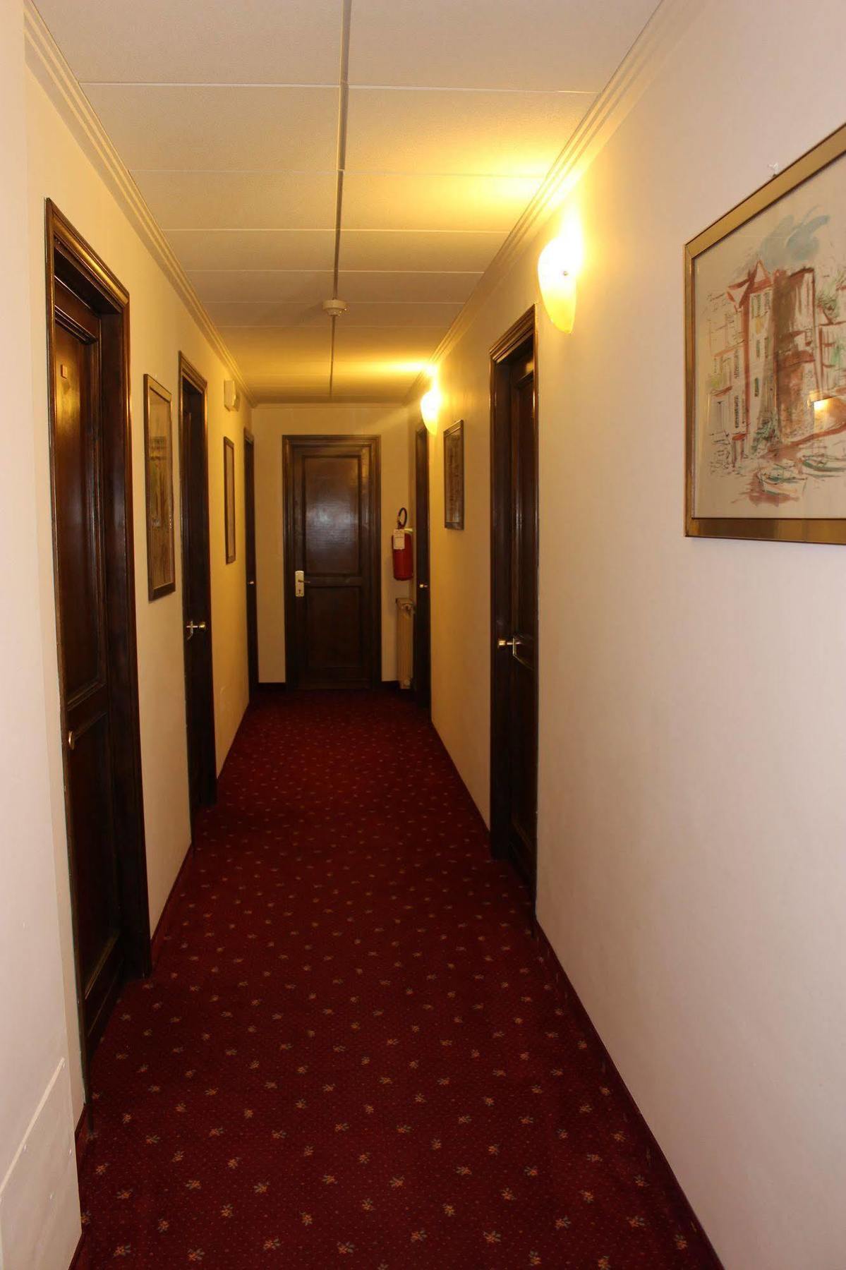 גוביו Hotel Pinolo מראה חיצוני תמונה